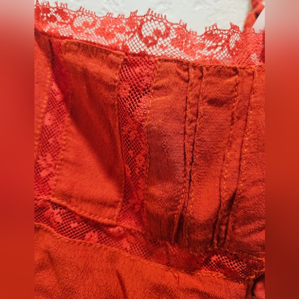 Red Lacy Button Crop - Picture 4 of 4